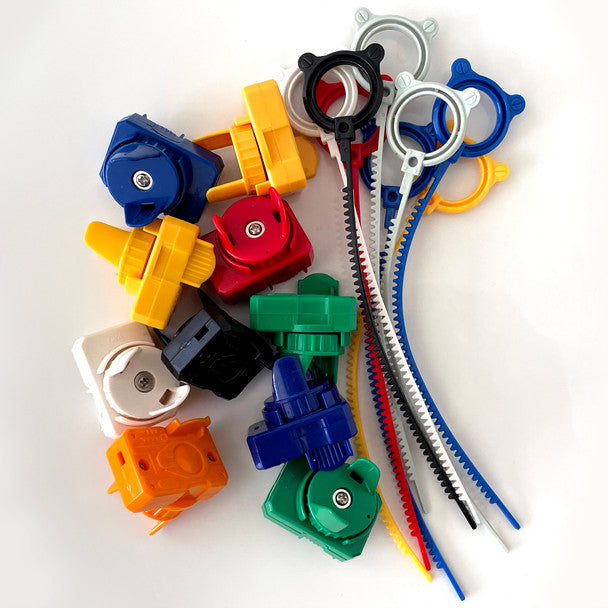 TAKARA TOMY / HASBRO Original Series / Plastic / 1st Generation Beyblade Ripcord Launchers